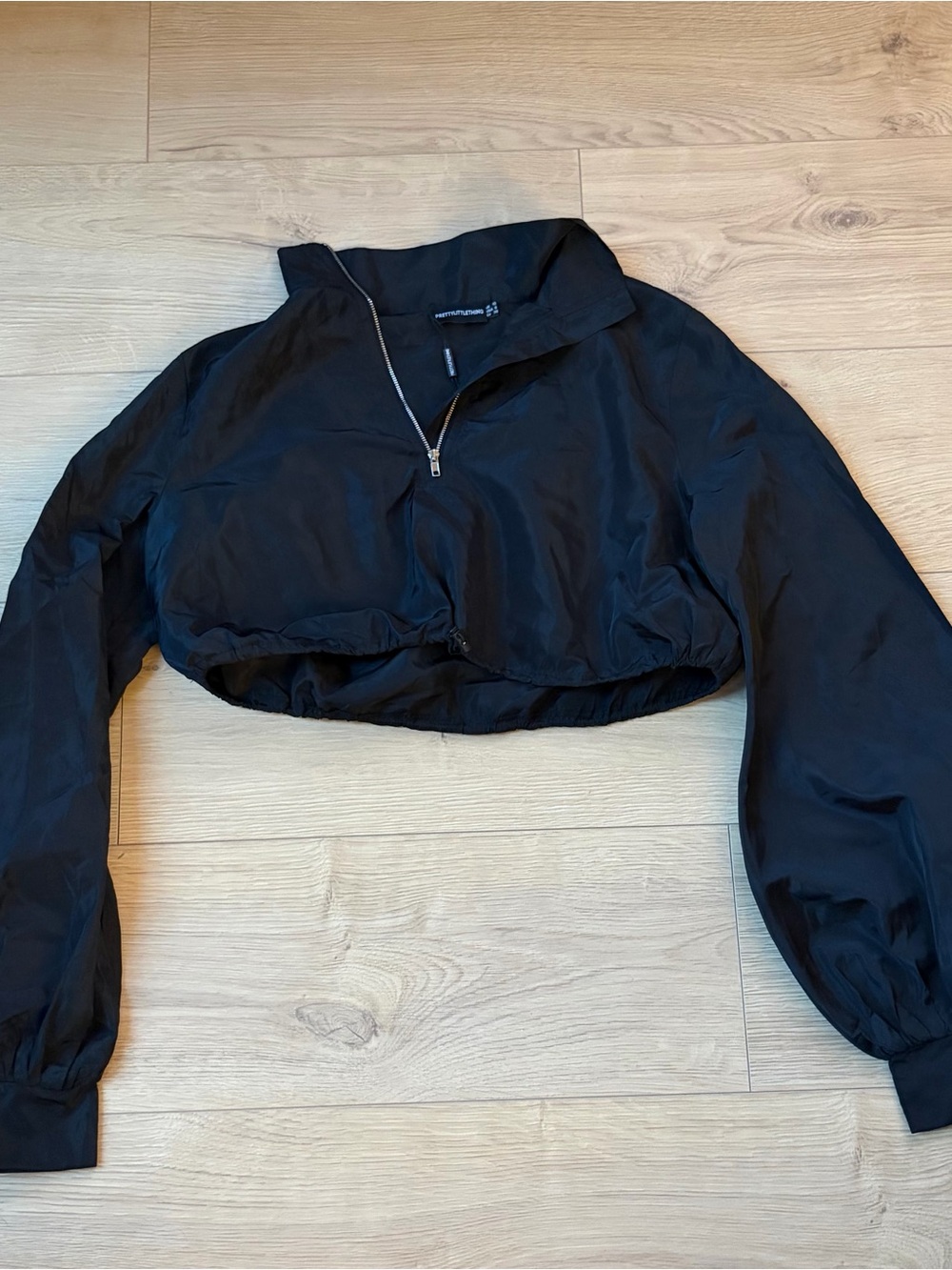 PrettyLittleThing Black Cropped Zip-Up